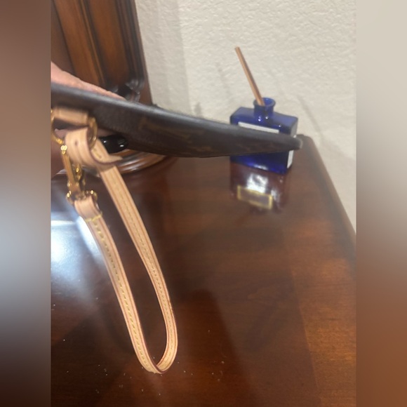 Louis Vuitton Pink and Monogram neverfull pouch - Picture 7 of 9